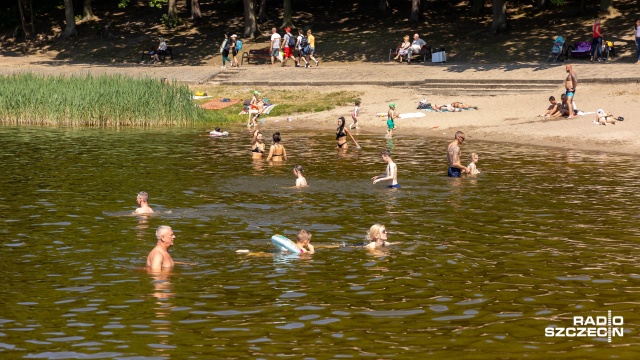 Fot. Robert Stachnik [Radio Szczecin] Długi gorący weekend przed nami, a kąpieliska już pełne [WIDEO, ZDJĘCIA]
