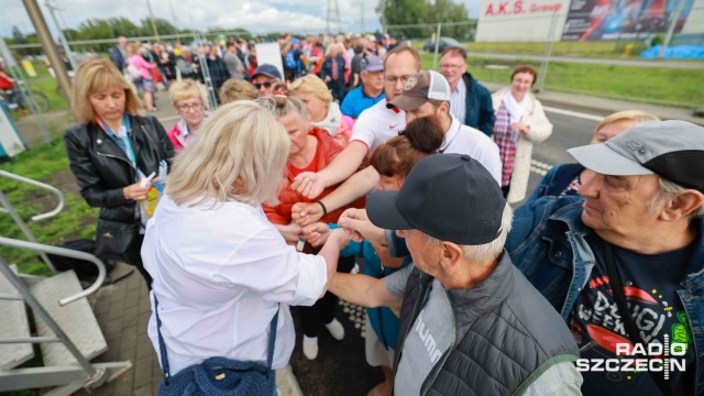 Fot. Robert Stachnik [Radio Szczecin] Turystyczne kolejki ruszyły przez tunel [WIDEO, ZDJĘCIA]