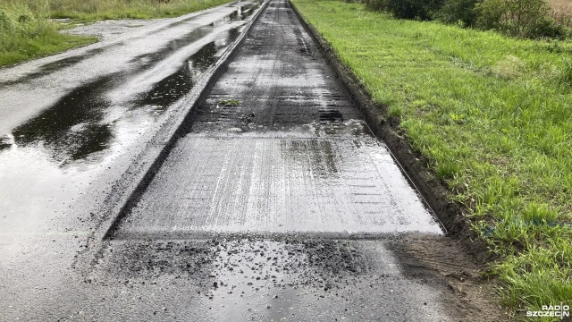 Fot. Kamila Kozioł [Radio Szczecin] Wykonawca rozpoczął remont drogi, ale nie pomyślał o pieszych [ZDJĘCIA]