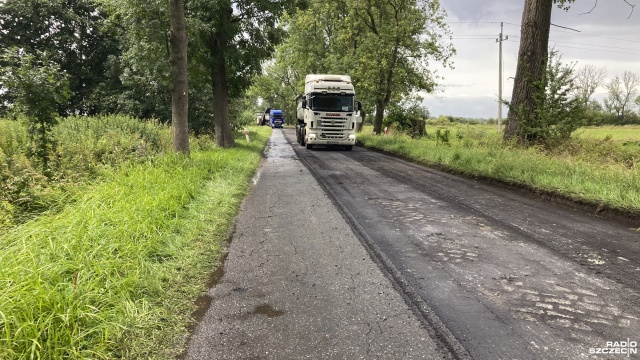 Fot. Kamila Kozioł [Radio Szczecin] Wykonawca rozpoczął remont drogi, ale nie pomyślał o pieszych [ZDJĘCIA]