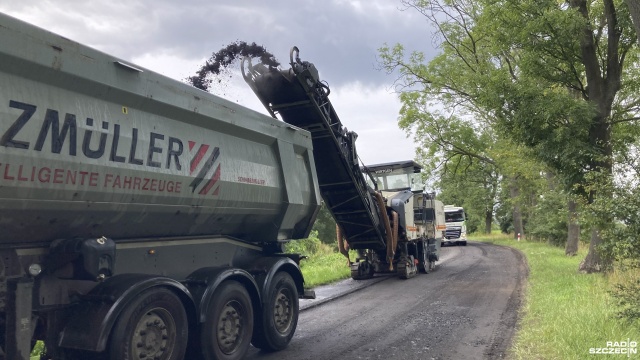 Fot. Kamila Kozioł [Radio Szczecin] Wykonawca rozpoczął remont drogi, ale nie pomyślał o pieszych [ZDJĘCIA]