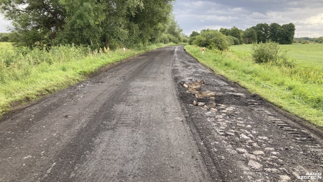 Fot. Kamila Kozioł [Radio Szczecin] Wykonawca rozpoczął remont drogi, ale nie pomyślał o pieszych [ZDJĘCIA]