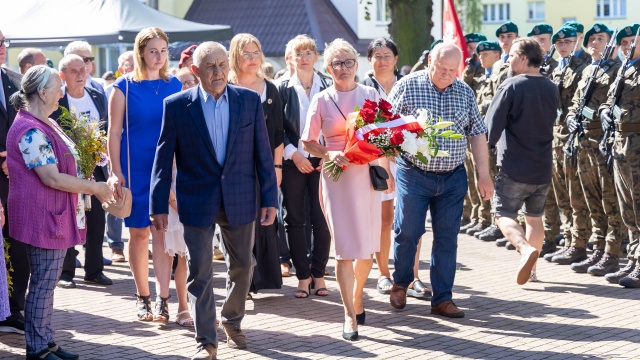 Obchody Święta Wojska Polskiego w Nowogardzie połączone są z piknikiem "Silna Biało-Czerwona". Fot. Robert Stachnik [Radio Szczecin] Wojewoda Bogucki: Nie ma wolnego i suwerennego państwa bez armii [WIDEO, ZDJĘCIA]