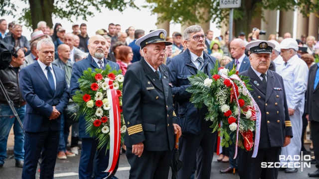 Fot. Robert Stachnik [Radio Szczecin] Prezydent RP odsłonił nowy pomnik w Szczecinie [WIDEO, ZDJĘCIA]