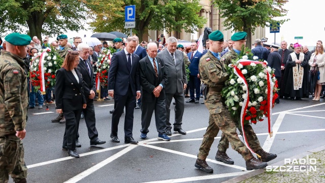 Fot. Robert Stachnik [Radio Szczecin] Prezydent RP odsłonił nowy pomnik w Szczecinie [WIDEO, ZDJĘCIA]