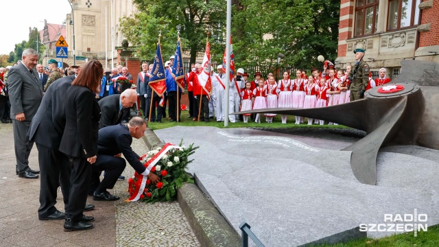 Fot. Robert Stachnik [Radio Szczecin] Prezydent RP odsłonił nowy pomnik w Szczecinie [WIDEO, ZDJĘCIA]