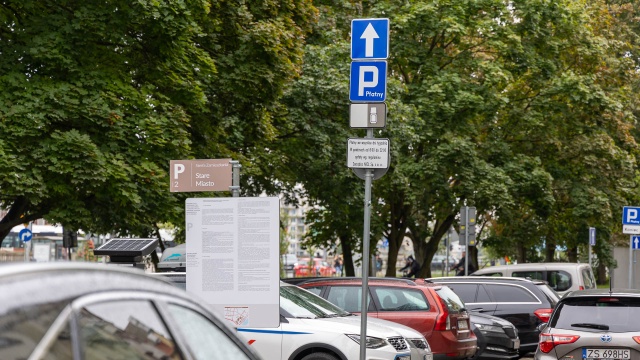 Fot. Robert Stachnik [Radio Szczecin] Zmiany w parkowaniu na Starym Mieście [WIDEO, ZDJĘCIA]