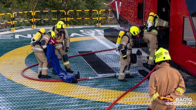 Fot. Robert Stachnik [Radio Szczecin] Poligon pożarowy w ogniu. Prezentacja na znanym w świecie centrum treningowym [WIDEO, ZDJĘCIA]