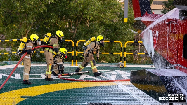 Fot. Robert Stachnik [Radio Szczecin] Poligon pożarowy w ogniu. Prezentacja na znanym w świecie centrum treningowym [WIDEO, ZDJĘCIA]