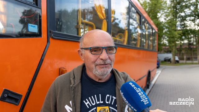 Fot. Robert Stachnik [Radio Szczecin] Nowy autobus szkolny i droga z Polskiego Ładu w Kobylance [ZDJĘCIA]