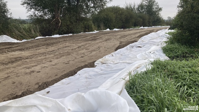 Fot. Kamila Kozioł [Radio Szczecin] Droga Czarna Łąka-Pucice z opóźnieniem [ZDJĘCIA]