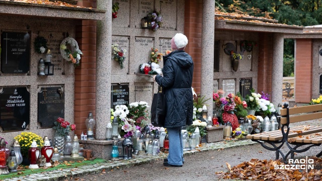 Fot. Robert Stachnik [Radio Szczecin] "Pamięć jest najważniejsza." Szczecinianie szturmują cmentarze [ZDJĘCIA]