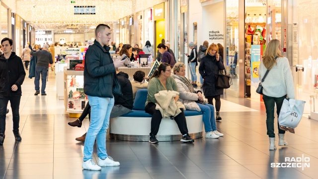 Fot. Robert Stachnik [Radio Szczecin] Sklepy pełne klientów. Zdania ws. Black Friday są jednak podzielone [WIDEO, ZDJĘCIA]