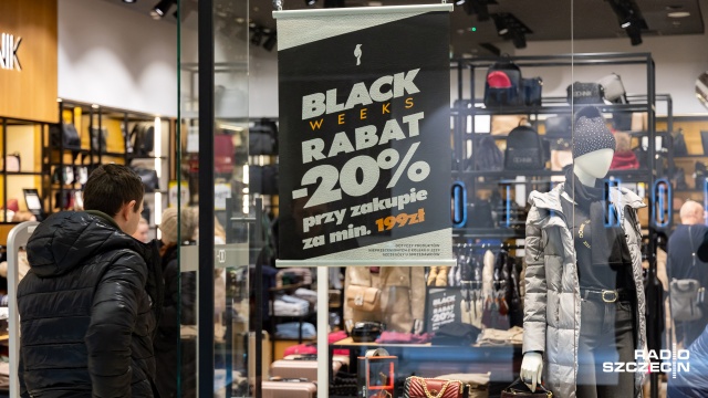 Fot. Robert Stachnik [Radio Szczecin] Sklepy pełne klientów. Zdania ws. Black Friday są jednak podzielone [WIDEO, ZDJĘCIA]
