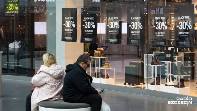 Fot. Robert Stachnik [Radio Szczecin] Sklepy pełne klientów. Zdania ws. Black Friday są jednak podzielone [WIDEO, ZDJĘCIA]