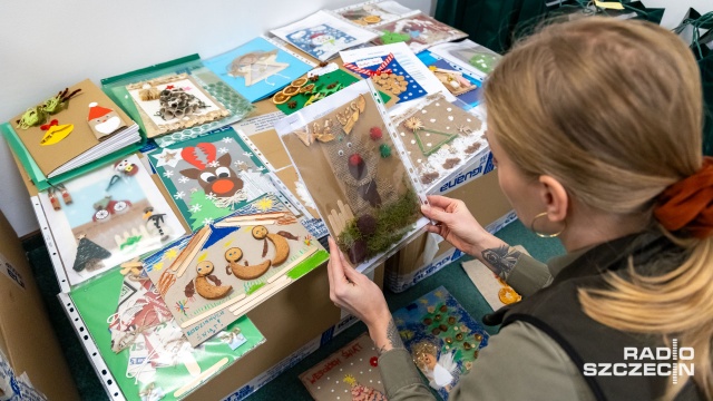 Fot. Robert Stachnik [Radio Szczecin] Dzieci stworzyły pół tysiąca świątecznych ekologicznych kartek [WIDEO, ZDJĘCIA]