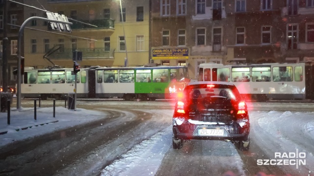 Fot. Robert Stachnik [Radio Szczecin] Śnieżyca w Szczecinie. Dla jednych problem, dla innych widok jak z kreskówki [WIDEO, ZDJĘCIA]