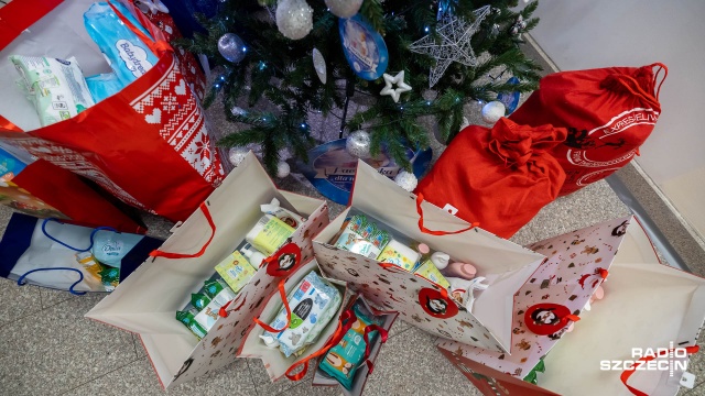 Fot. Robert Stachnik [Radio Szczecin] Paczuszka dla Maluszka - żołnierze 12. Dywizji niosą pomoc [WIDEO, ZDJĘCIA]