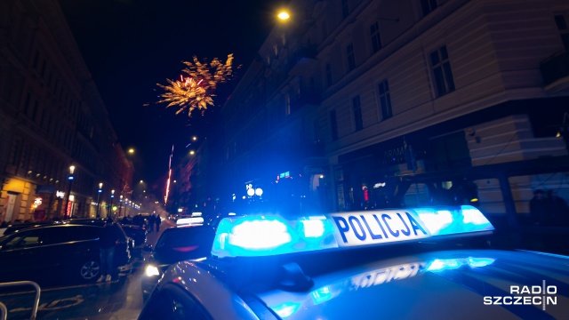 Te pierwsze to skutek połączenia alkoholu z kierownicą, a drugie to nierozważne eksperymenty z fajerwerkami. Służby podsumowują sylwestrową noc i mimo kilku wypadków - w tym tragicznych - było spokojniej niż w ubiegłym roku.