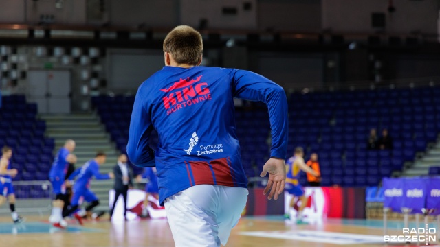 Koszykarze Kinga walczyć będą w poniedziałek o 10 zwycięstwo w tym sezonie rozgrywek o mistrzostwo Polski. Szczecinianie zmierzą się z Treflem Sopot w zaległym meczu kończącym pierwszą rundę Energa Basket Ligi.