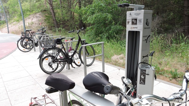 795 483 rowerzystów w ubiegłym roku przemieszczało się świnoujskimi drogami rowerowymi. Liczba cyklistów w mieście rośnie, a samorząd mówi dumnie, że jest rowerową stolicą regionu.
