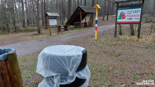 Opony, gruz a nawet odpady z domowego kosza trafiają do lasów, choć mogą być bezpłatnie odebrane w punkcie selektywnej zbiórki. Świnoujście zmaga się z falą podrzucanych śmieci.