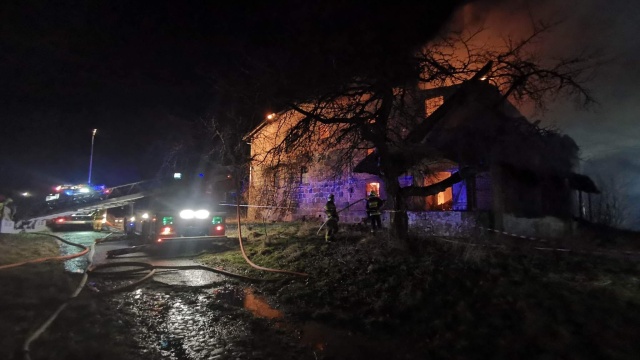 W sobotę spłonęła zabytkowa dawna gorzelnia - w niedzielę strażacy zostali wezwani do kolejnego pożaru w miejscowości Trzynik, niedaleko Kołobrzegu.