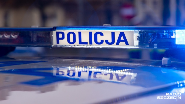Jeden pas ruchu zablokowany po tym, jak auto uderzyło w bariery na drodze ekspresowej S6 w kierunku Koszalina.