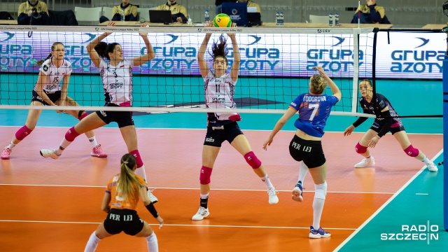 Siatkarki Grupy Azoty Chemika Police pokonały C.S.M. Targoviste z Rumunii 3:2 (29:27, 25:20, 23:25, 13:25, 15:4) w meczu 4. kolejki grupy E Ligi Mistrzyń.