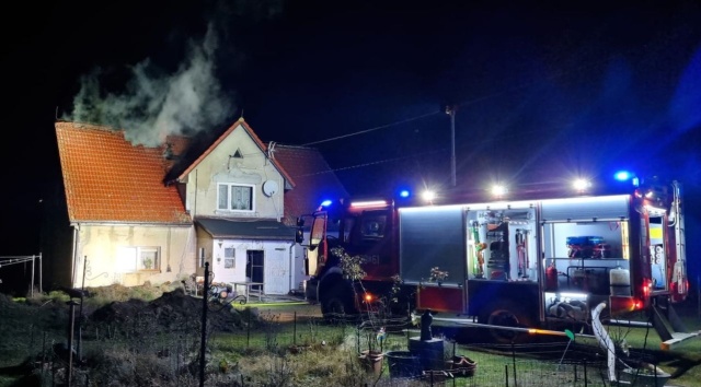 O godzinie 6:00 Zabierzewie, w powiecie goleniowskim, wybuchł pożar. Ogień pojawił się na poddaszu domu.