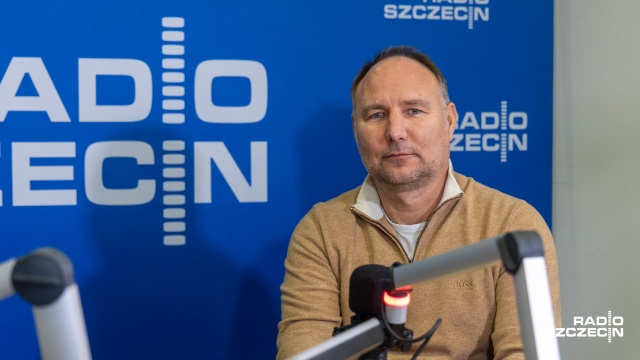 Szczeciński klub chce wzmocnić defensywę drużyny trenera Jensa Gustafssona o kolejnego środkowego obrońcę.
