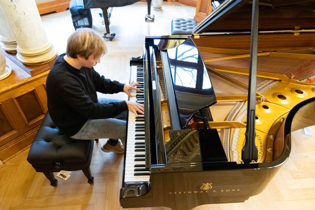 Willa Lentza kupiła fortepian Steinway&Sons [WIDEO, ZDJĘCIA]