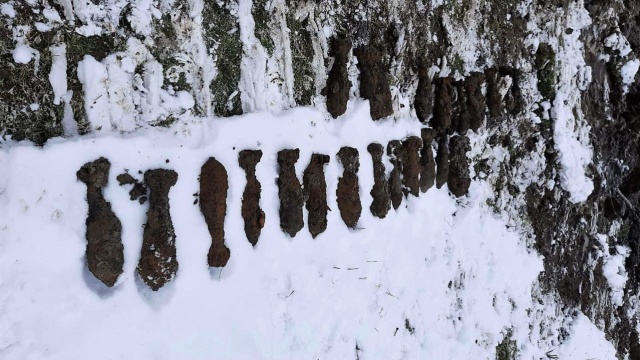 Saperzy wywieźli na poligon pociski moździerzowe z czasów II wojny światowej znalezione w Parku Krajobrazowym Puszczy Rominckiej na Mazurach.