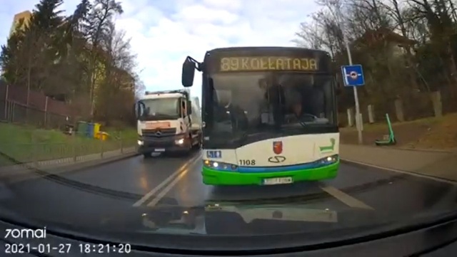 Kierowca szczecińskiego autobusu komunikacji miejskiej odpowie za swój wybryk.