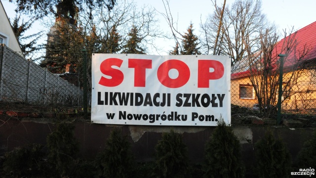 Siła i determinacja rodziców pokonała wójta w sprawie planu zlikwidowania szkoły podstawowej w Nowogródku Pomorskim.