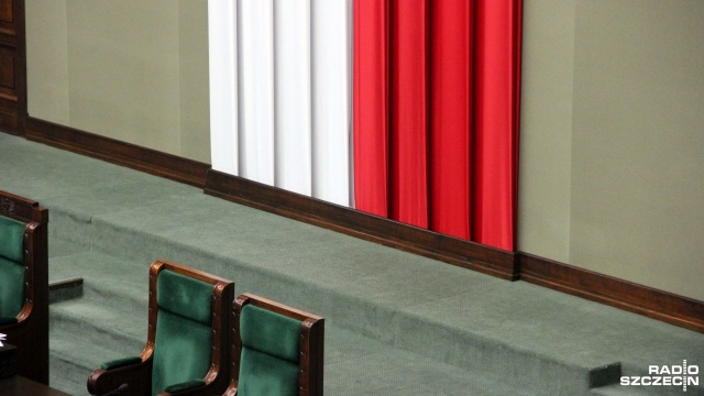 W drugim dniu posiedzenia Sejmu posłowie będą kontynuować prace nad poselskim projektem nowelizacji ustaw dotyczących samorządu gminnego, powiatowego i samorządu województwa. Wprowadza on przepisy, zgodnie z którymi rada gminy będzie zobligowana do utworzenia rady seniorów. Izba przeprowadzi też głosowania, między innymi nad poprawkami Senatu do nowelizacji ustawy o Sądzie Najwyższym.