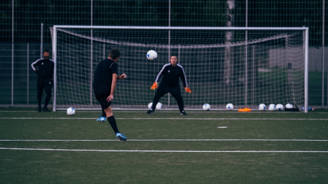 Sport to nie tylko zdrowie. Aktywność fizyczna powinna nieść ze sobą sporą dawkę satysfakcji. Jeśli nie odczuwamy wtedy już żadnej radości, być może przyszedł czas na zmianę dyscypliny. Jaką warto wybrać Co należy wziąć pod uwagę