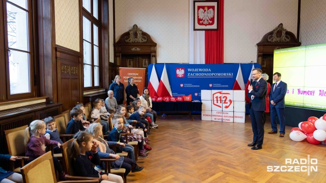 Jaki numer wykręcić w razie wypadku, pożaru lub innego niebezpieczeństwa Co powiedzieć operatorowi po drugiej stronie słuchawki Tego dowiedziały się dzieci podczas gier i konkursów poświęconych numerowi alarmowemu 112.