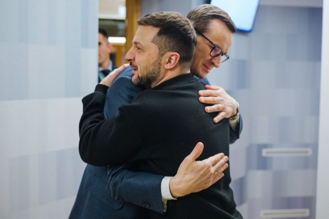 Jest wzmocnienie starań Ukrainy dotyczących negocjacji z Unią, ale brak decyzji w sprawie wspólnych zakupów amunicji dla Kijowa. Tak można podsumować dyskusję europejskich przywódców na zakończonym w nocy unijnym szczycie w Brukseli.