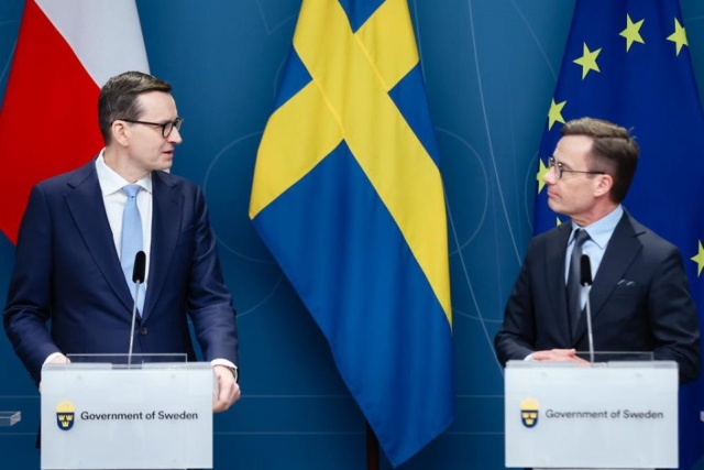 Premier Mateusz Morawiecki rozpoczął wizytę w Szwecji W Sztokholmie spotka się ze swoim szwedzkim odpowiednikiem, Ulfem Kristerssonem.