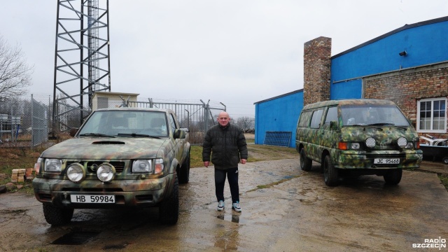Dwa samochody, przerobione na pojazdy militarne dla ukraińskiej armii, wyjadą w niedzielę z Dolic w okolice Charkowa i Zaporoża.