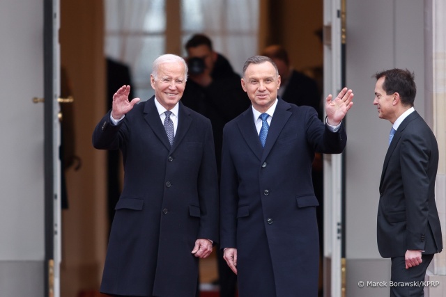 Przebywający z wizytą w Polsce prezydent Stanów Zjednoczonych Joe Biden podziękował Polakom za wspieranie Ukrainy i Ukraińców podczas rosyjskiej agresji na ten kraj.
