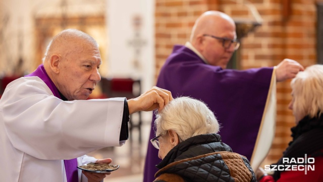 Środa Popielcowa. Z prochu jesteś i w proch się obrócisz [ZDJĘCIA, WIDEO]