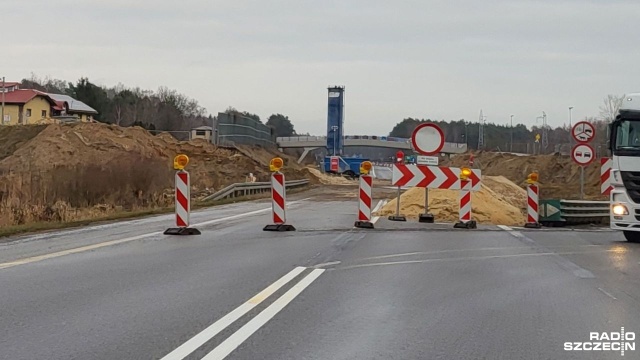 Trwa przebudowa krajowej trójki między obwodnicą Parłowka i Troszyna a Świnoujściem - jezdnia jest tam poszerzana z dwóch do czterech pasów.