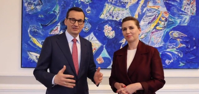 Wsparcie dla Ukrainy kosztuje mniej, niż możliwe konsekwencje wygranej Rosji - powiedział w Kopenhadze premier Mateusz Morawiecki.