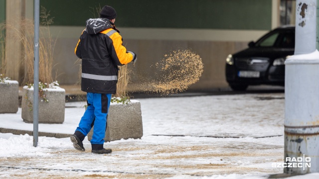 Instytut Meteorologii i Gospodarki zapowiada powrót zimowej pogody. W wielu regionach będzie padał śnieg.