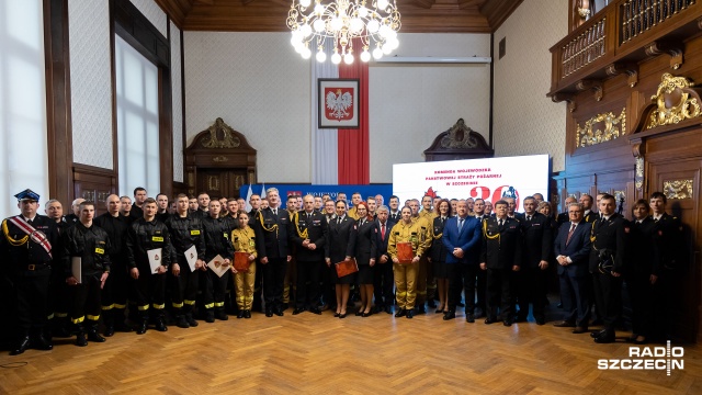 45 strażaków z województwa zachodniopomorskiego złożyło swoje ślubowanie w Urzędzie Wojewódzkim w Szczecinie.