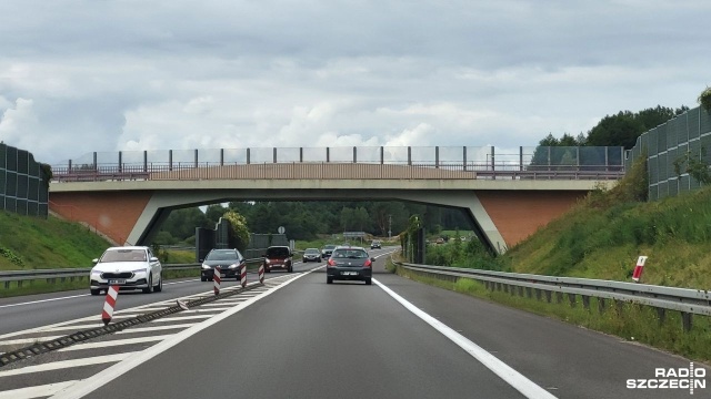 Aż do końca czerwca potrwają utrudnienia na drodze szybkiego ruchu S3. Chodzi o odcinek między węzłem Klucz a węzłem Gryfino, który kierowcy pokonują tylko jedną nitką.