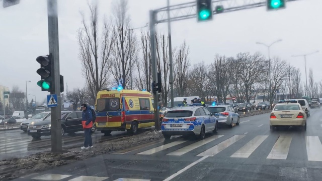 Na skrzyżowaniu ulic Struga i Gryfińskiej w Szczecinie doszło do kolizji trzech samochodów.