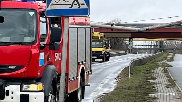 Całkowicie zablokowana jest droga wojewódzka numer 114. Chodzi o ulicę Jasienicką w Policach - na wysokości zakładowej oczyszczalni ścieków Grupy Azoty.